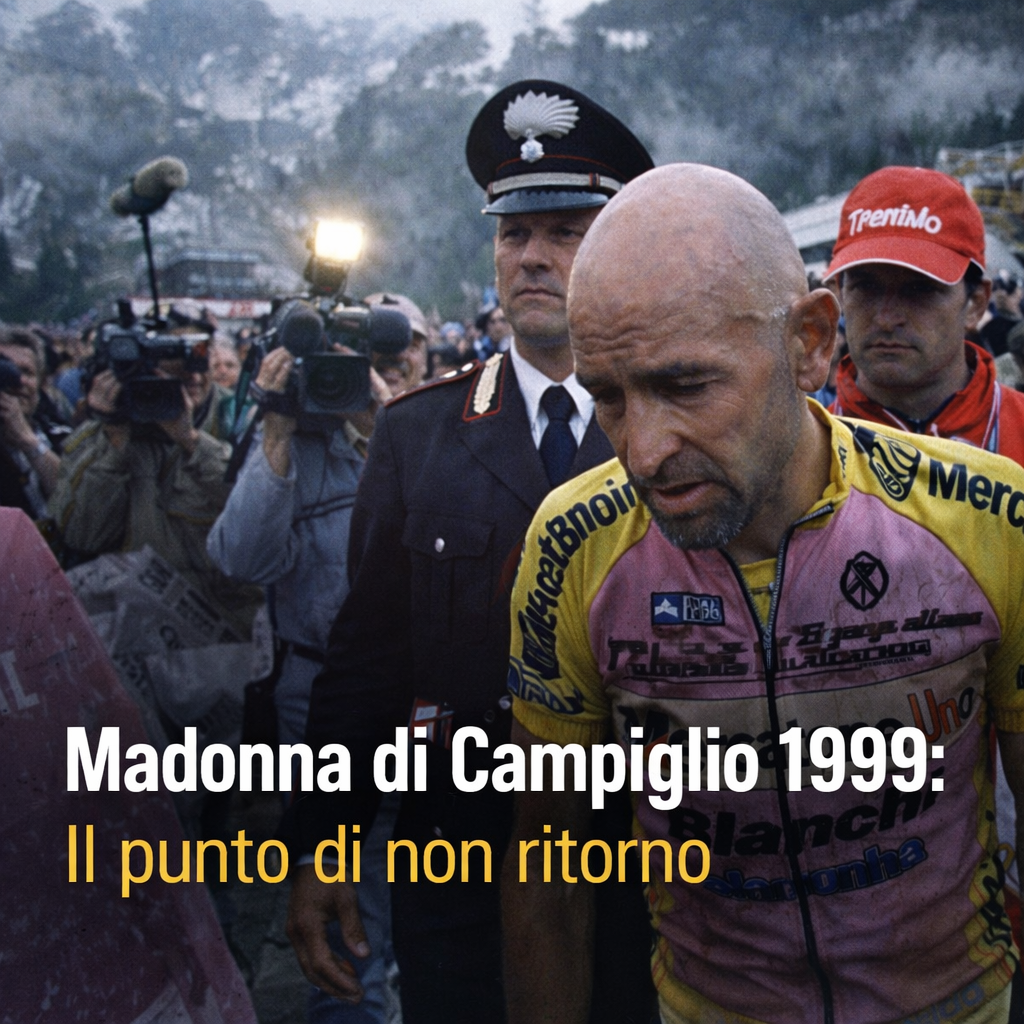 Marco Pantani circondato da giornalisti e forze dell’ordine a Madonna di Campiglio nel 1999 dopo l’esclusione dal Giro d’Italia